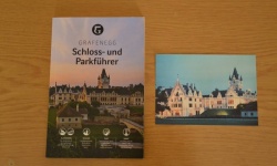 „GRAFENEGG. Schloss und Parkführer” opisuje zamek Grafenegg, jego mieszkańców oraz zamkowy park