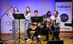 Muzyczne talenty na scenie Zamku Piastowskiego. Koncert uczniów ogniska muzycznego Fulnart (11)