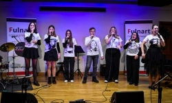 Muzyczne talenty na scenie Zamku Piastowskiego. Koncert uczniów ogniska muzycznego Fulnart (12)