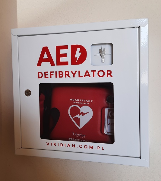 Na Zamku Piastowskim pojawił się defibrylator AED